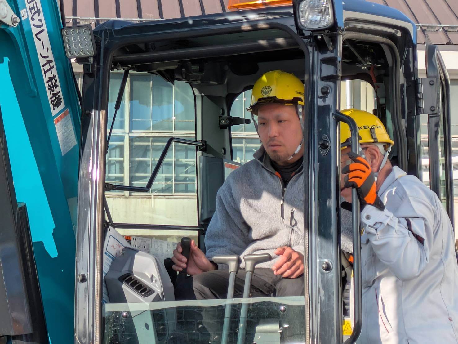 先生&重機の写真