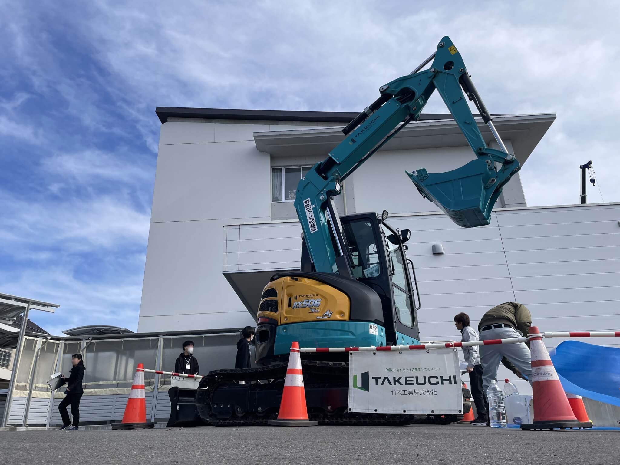 バックホウ設置完了